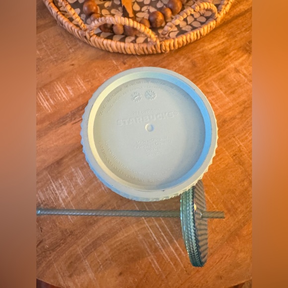 Starbucks 2023 Glacier Blue Ombre Gradient Bling Studded 24oz
Venti Tumbler - Picture 4 of 4